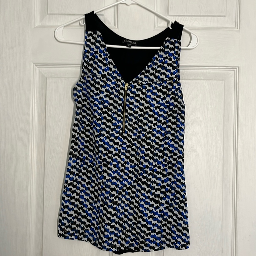 Tank top patterned sleeveless top